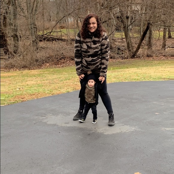 Meet your Posher, Shea - Picture 4 of 11